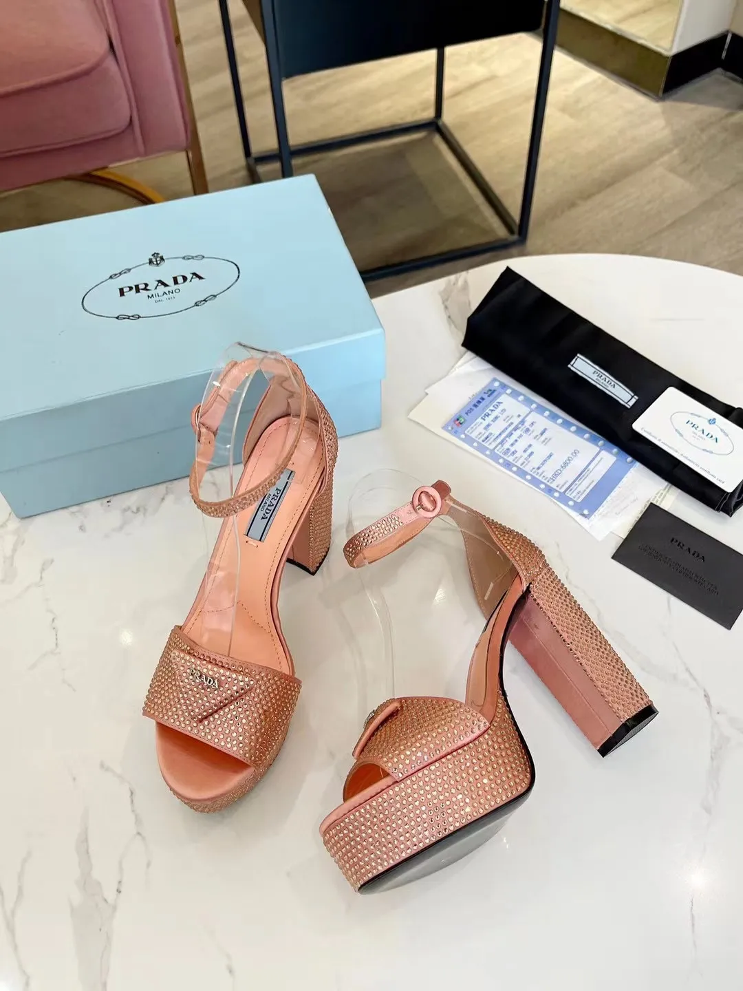 👟👟Ex-factory price 600👟👟 (imitation leather bottom-20) 👉New arrival👈Remove the original board and make a 1:1 replica‼ ️The highest version ✅ Prada's early spring catwalk hot style 😘The latest spring model Thick heel water platform rhinestone series (genuine leather outsole) (simulated leather sole) A must-have for goddesses The upper and the feet are super beautiful 👉The upper is made of imported open-edge beaded cowhide, soft and textured, lining + foot pads, imported sheepskin, breathable and comfortable, private model water platform, heel platform 3.5M, heel height 11.5M Code number 35M-39M (34 40 414243 (custom-made, non-refundable and non-exchangeable)
